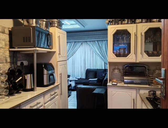 2 BEDROOM HOUSE FOR SALE IN CLAYVILLE EAST